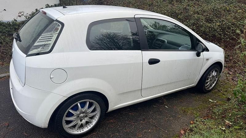 Gebraucht Fiat Grande Punto 77 PS (56 kW) 2009 Weiß Kleinwagen
