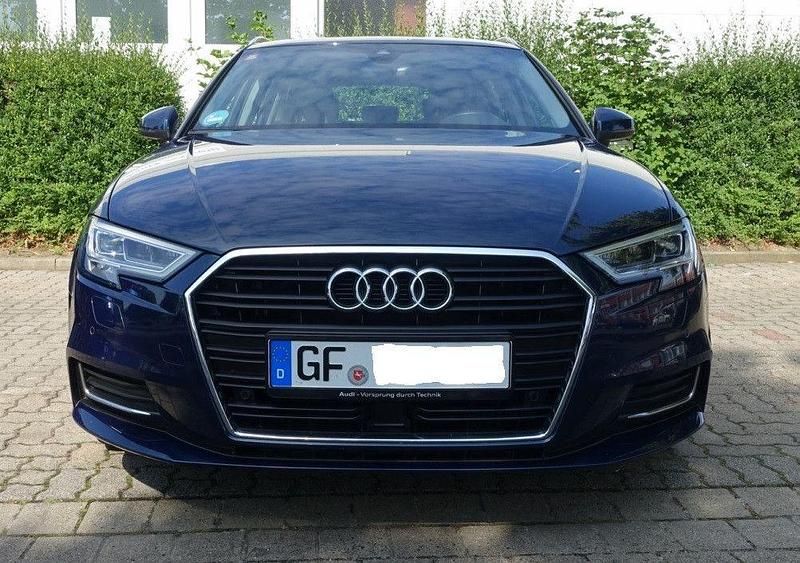 Blau Gebraucht 2016 Audi A3 Sportback Basis Limousine | 9.500 € (Superpreis) - Bild 1/4