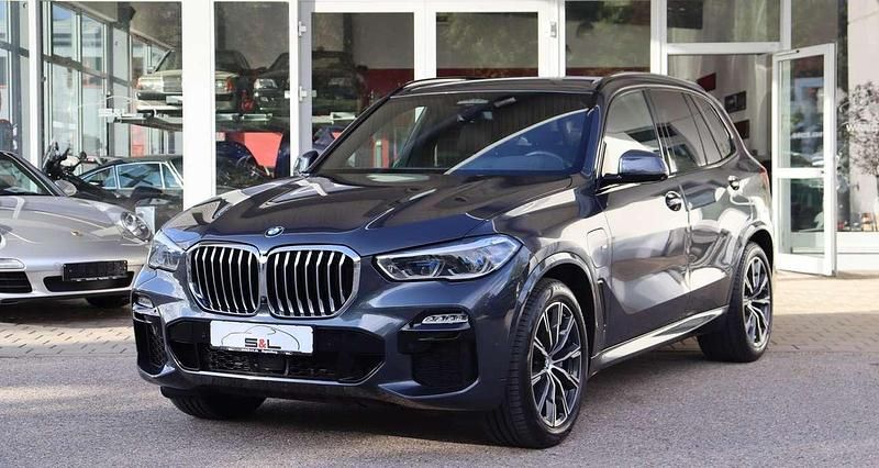 Arktikgrau brillanteffekt Gebraucht 2021 BMW X5 M Sport SUV | 51.900 € (Fairer Preis) - Bild 1/4