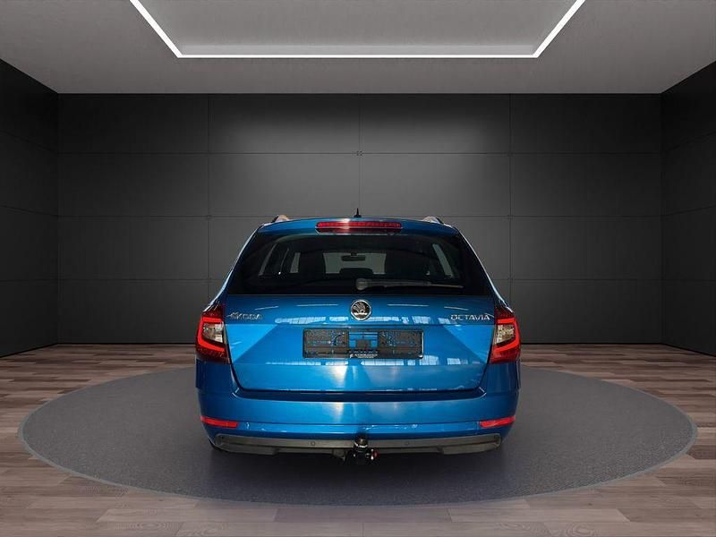 Gebraucht Skoda Octavia Clever 150 PS (110 kW) 2018 Raceblau metallic Kombi