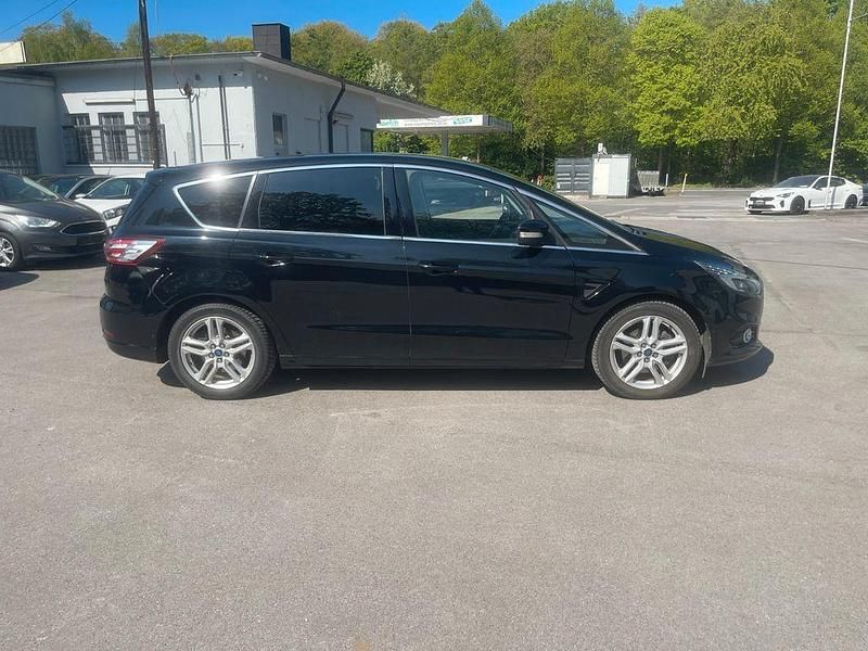 Second-hand Ford S-MAX Titanium 179 CP (131 kW) 2017 Negru Monovolum