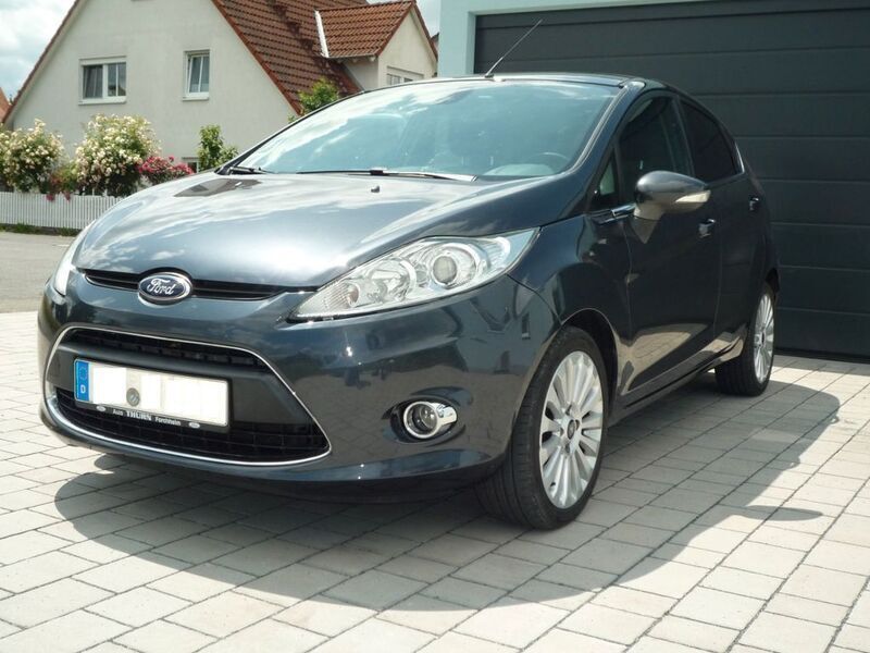 Grau Gebraucht 2009 Ford Fiesta Titanium Kleinwagen | 3.250 € (Fairer Preis) - Bild 1/4