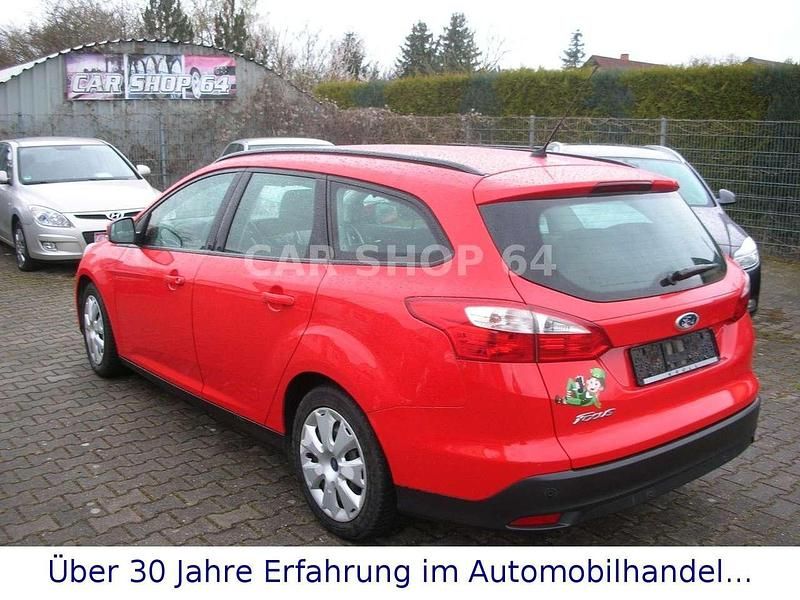 Gebraucht Ford Focus Trend 116 PS (85 kW) 2013 Rot Kombi