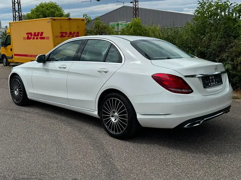 Gebraucht Mercedes C180 156 PS (114 kW) 2015 Weiß Limousine