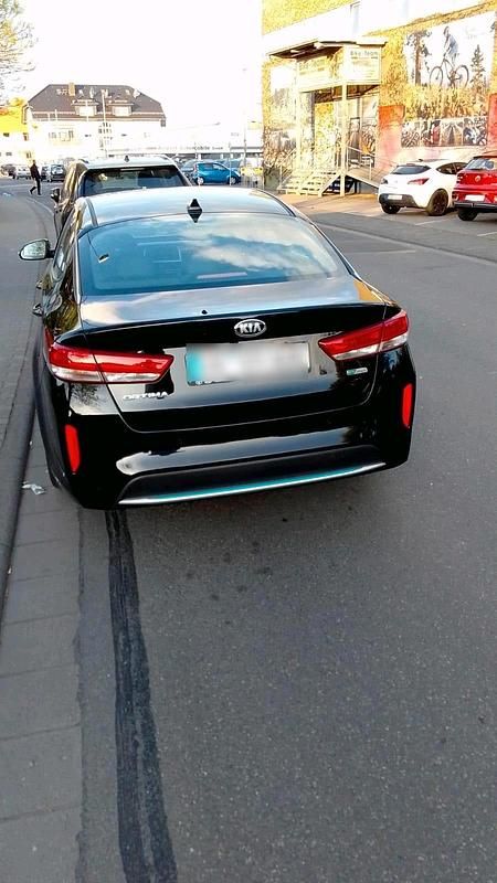 Schwarz Gebraucht 2017 Kia Optima Hybrid Limousine | 15.000 € (Fairer Preis) - Bild 1/4