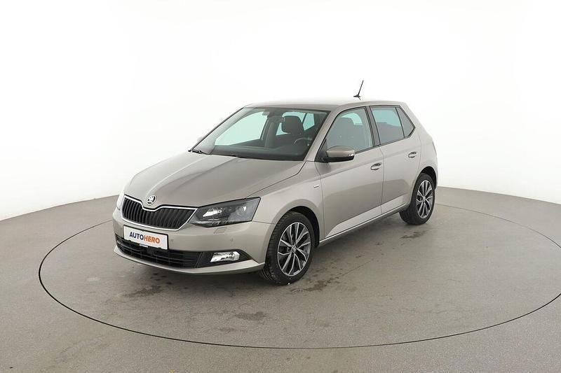 Grau Gebraucht 2017 Skoda Fabia Clever Limousine | 13.350 € (Teuer) - Bild 1/3
