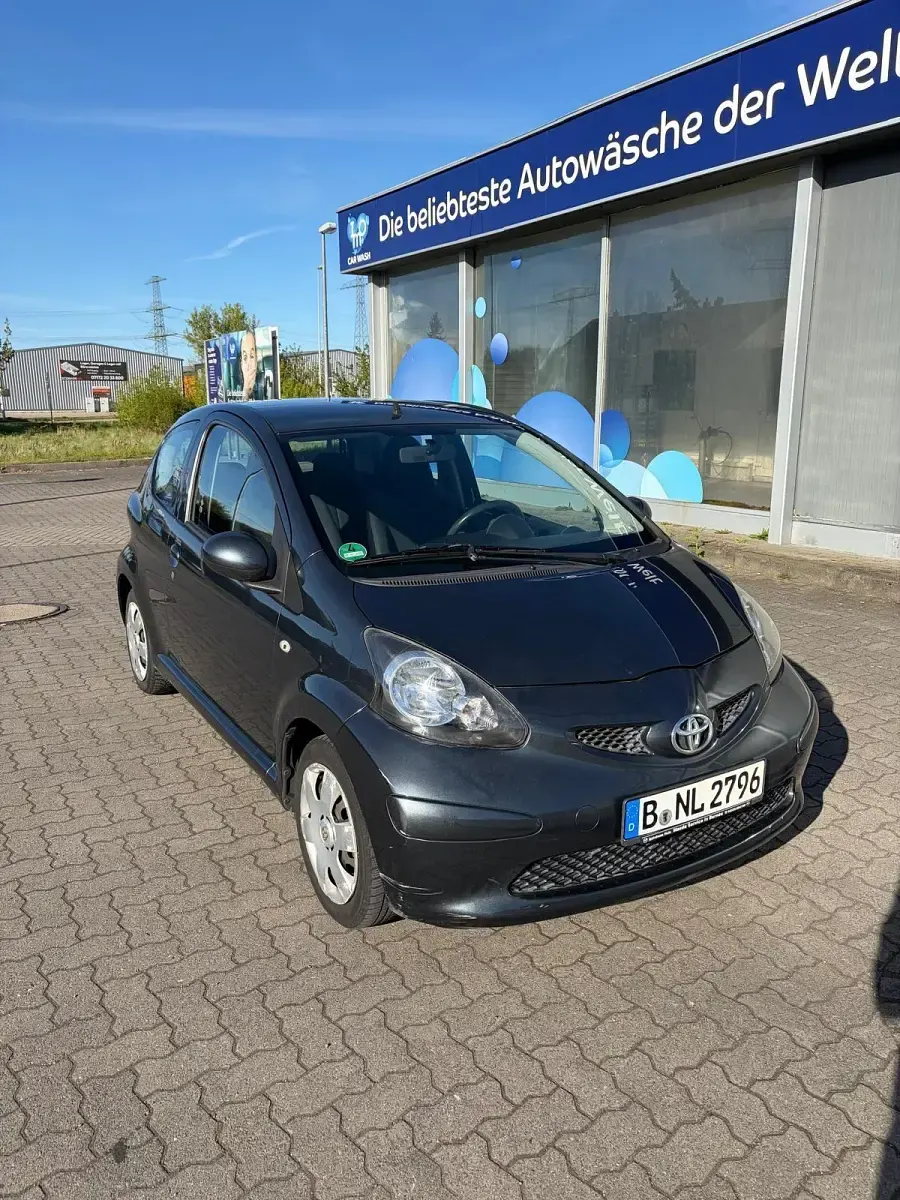 Gebraucht Toyota Aygo 68 PS (50 kW) 2006 Grau Kleinwagen