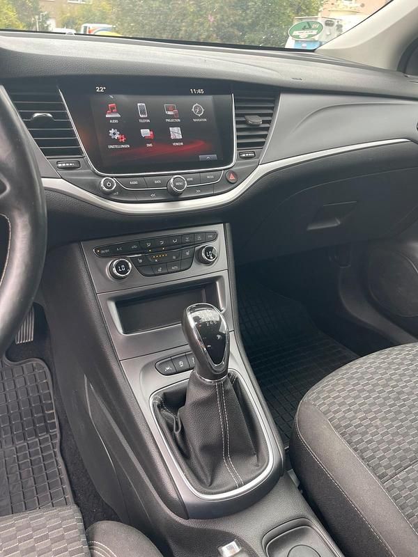 Gebraucht Opel Astra 136 PS (100 kW) 2019 Silber Kombi