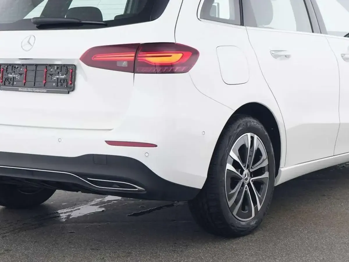 Gebraucht Mercedes B250 163 PS (119 kW) 2025 Unilack polarweiß Kleinwagen