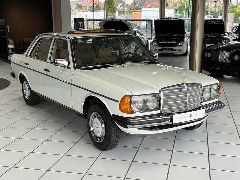 Gebraucht Mercedes 200 109 PS (80 kW) 1981 Weiß Limousine