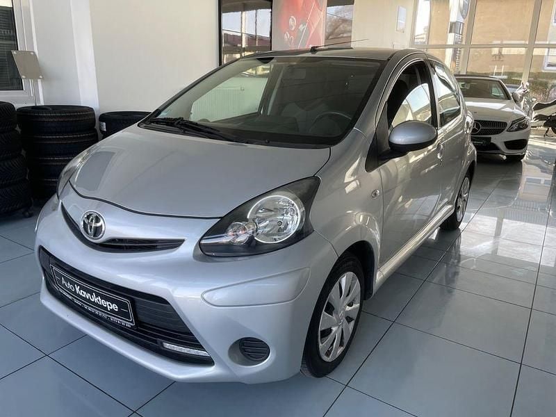 Gebraucht Toyota Aygo Cool 68 PS (50 kW) 2013 Silber Kleinwagen