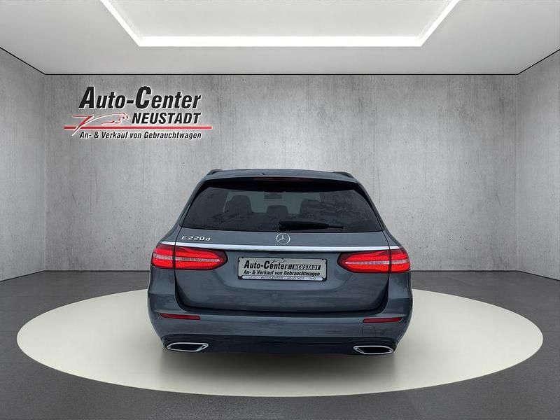 Gebraucht Mercedes E220 194 PS (142 kW) 2020 Grau Kombi