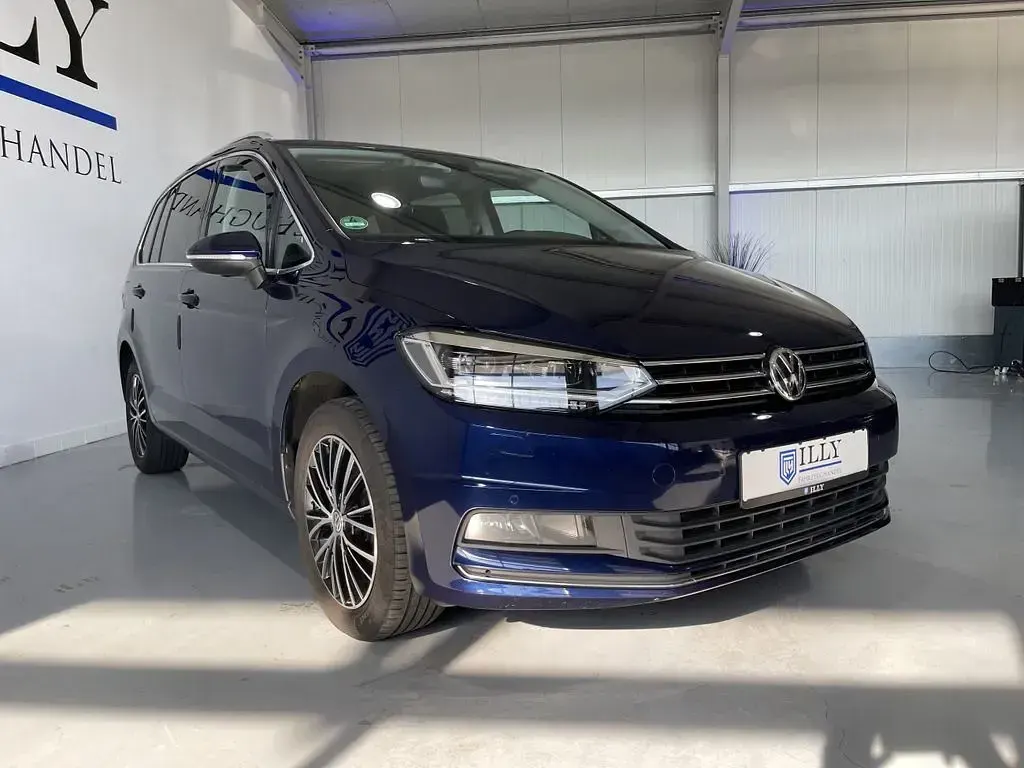 Gebraucht VW Touran Highline 150 PS (110 kW) 2020 Blau Van / Kleinbus