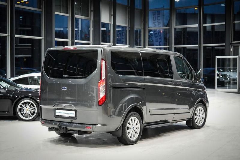 Gebraucht Ford Tourneo Titanium 170 PS (125 kW) 2018 Grau Van / Kleinbus