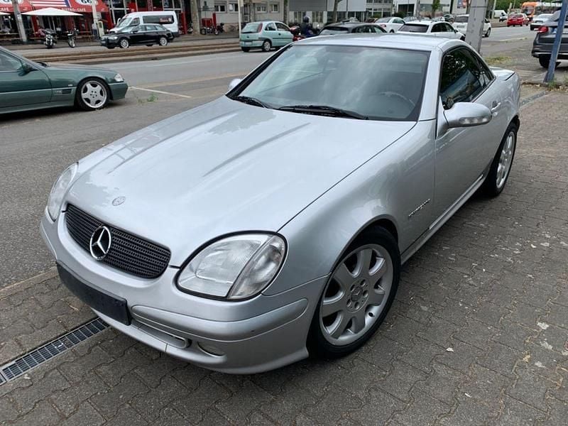 Brillantsilber (metallic) Gebraucht 2001 Mercedes SLK200 Cabrio | 6.950 € (Etwas zu teuer) - Bild 1/4