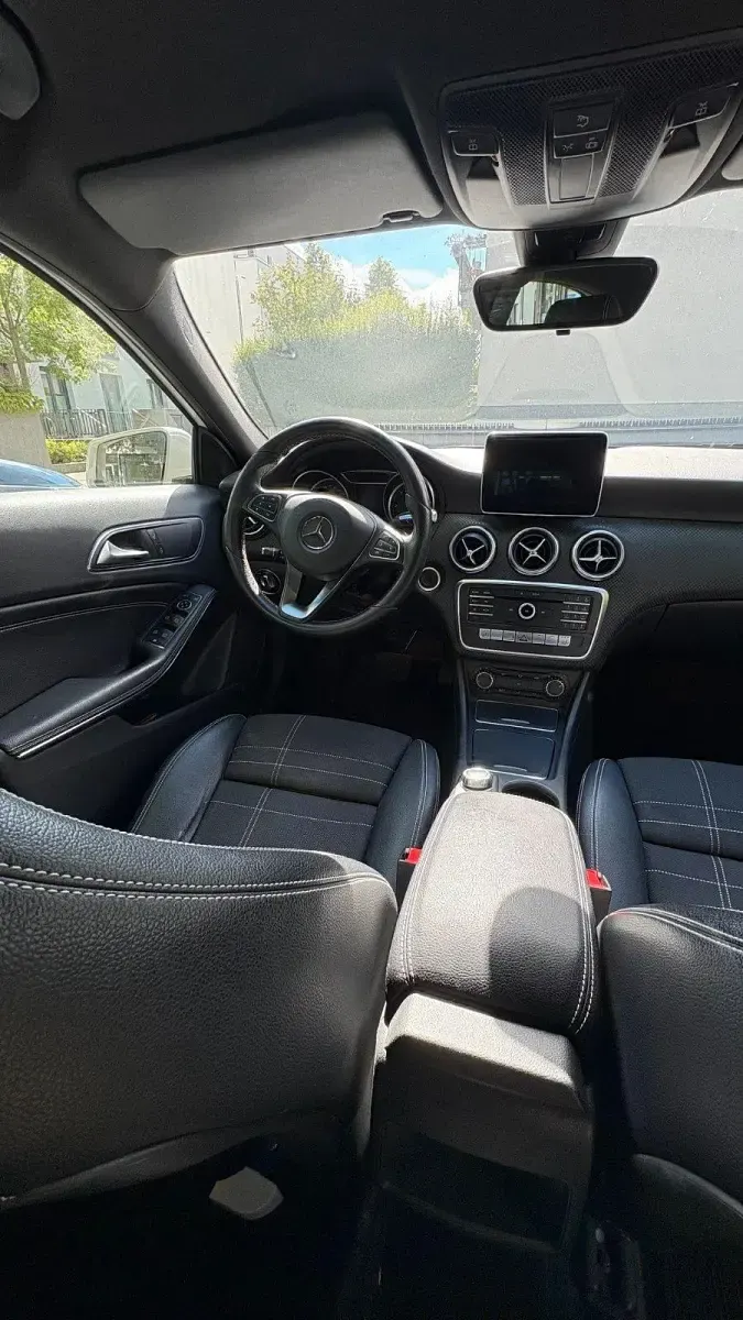 Gebraucht Mercedes A180 Urban 109 PS (80 kW) 2016 Weiß Kleinwagen