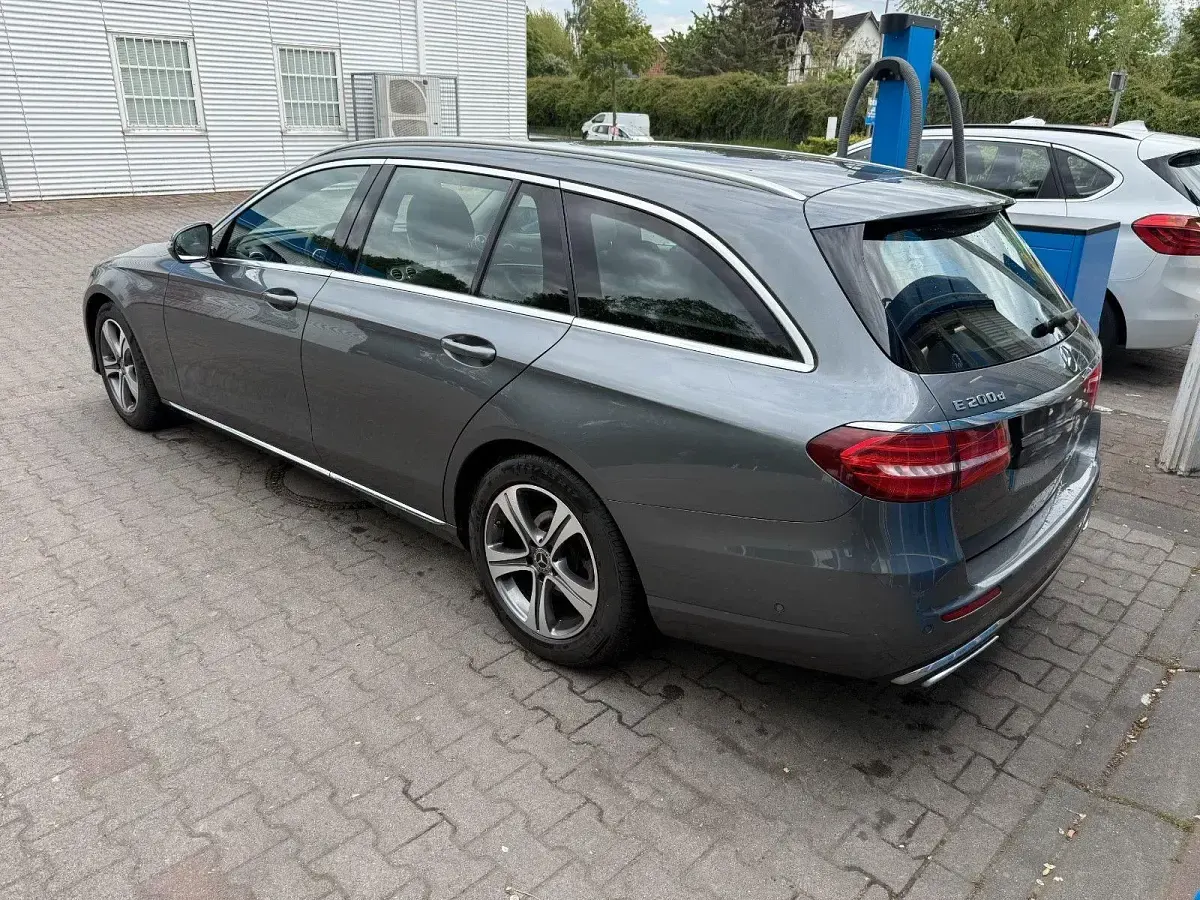 Usado Mercedes E200 Avantgarde 150 CV (110 kW) 2019 Gris Familiar