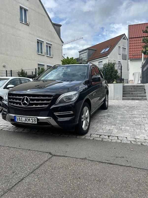 Schwarz Gebraucht 2013 Mercedes ML350 SUV | 14.900 € (Superpreis) - Bild 1/4