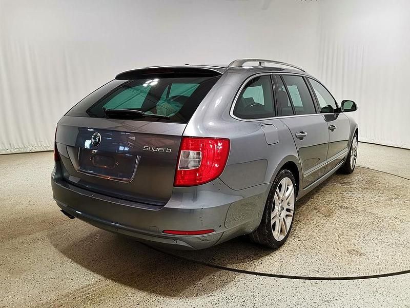 Gebraucht Skoda Superb Elegance 170 PS (125 kW) 2011 Platingrau metallic Limousine