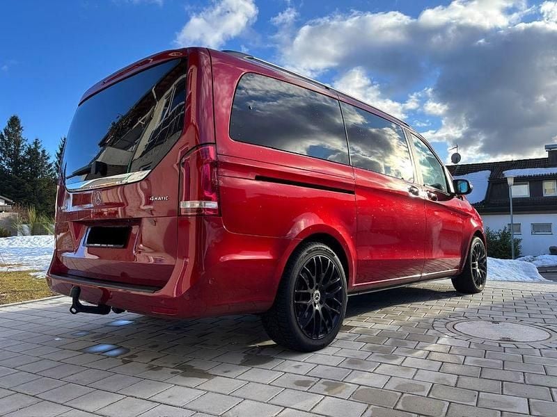 Gebraucht Mercedes V300 239 PS (175 kW) 2020 Rot Van / Kleinbus