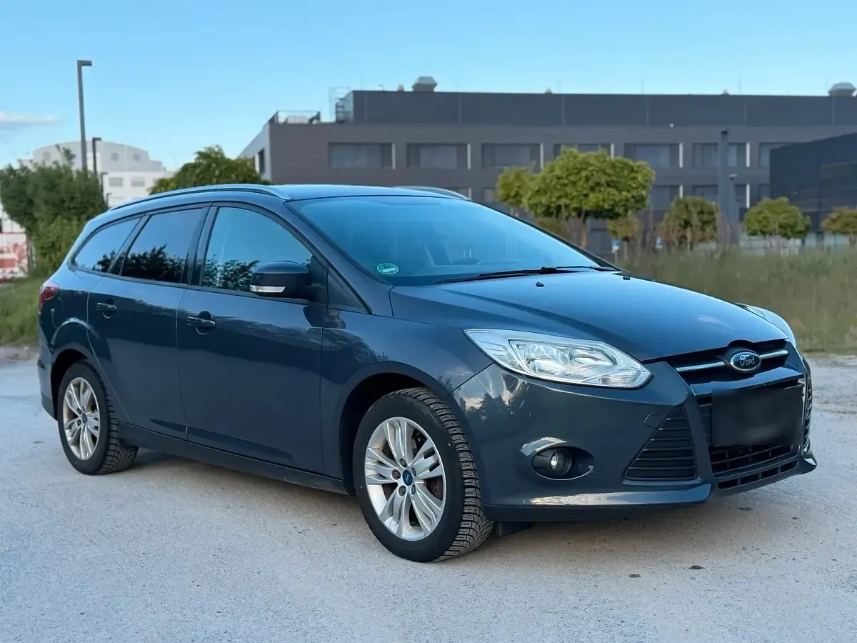 Gebraucht Ford Focus 125 PS (91 kW) 2011 Grau Kombi