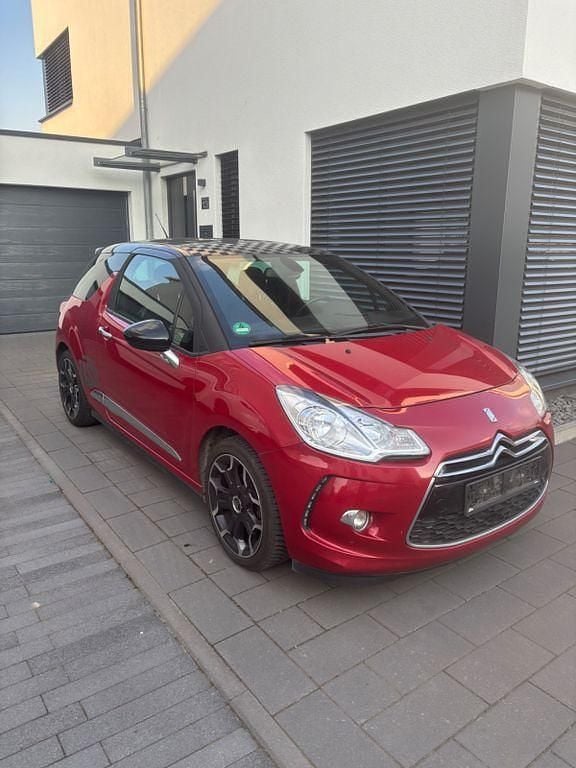 Rot Gebraucht 2013 Citroën DS3 Sport Chic Kleinwagen | 3.680 € (Superpreis) - Bild 1/4