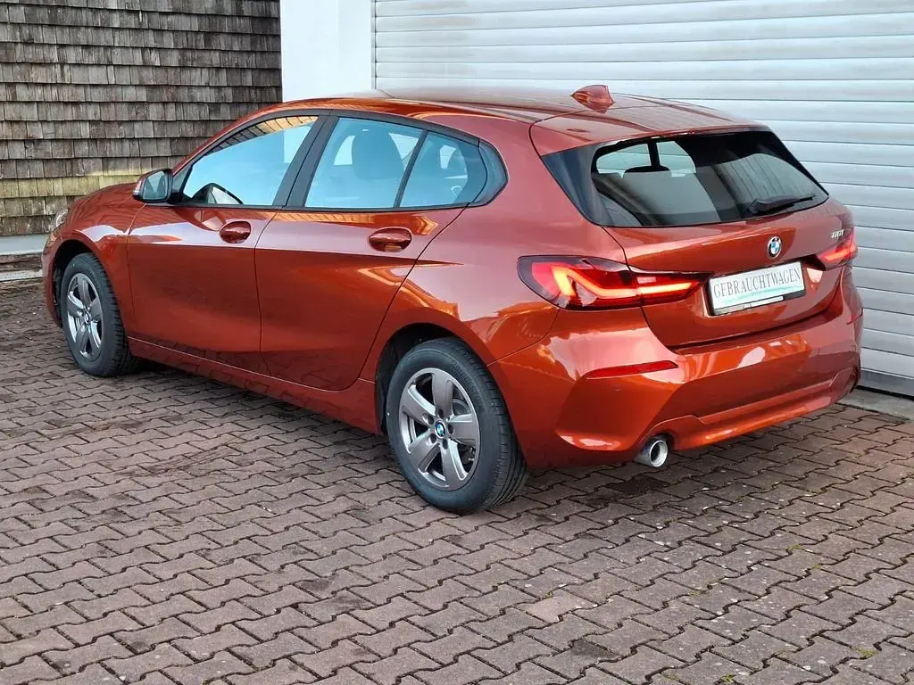 Gebraucht BMW 116 Advantage 109 PS (80 kW) 2024 Sunset orange metallic Kleinwagen