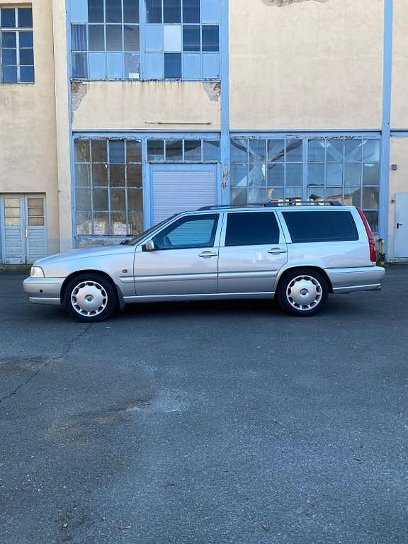 Gebraucht Volvo V70 140 PS (102 kW) 1999 Silber Kombi