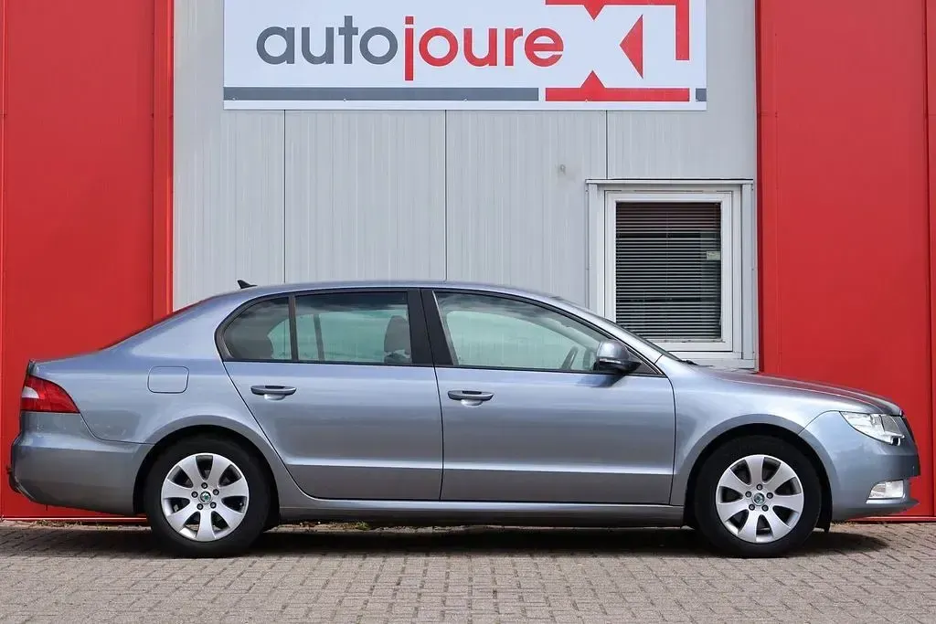 Gebraucht Skoda Superb Business Line 105 PS (77 kW) 2012 Grau Limousine