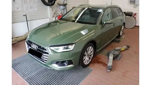 Gebraucht Audi A4 Advanced Plus 204 PS (150 kW) 2023 Distriktgrün metallic (metallic) Kombi