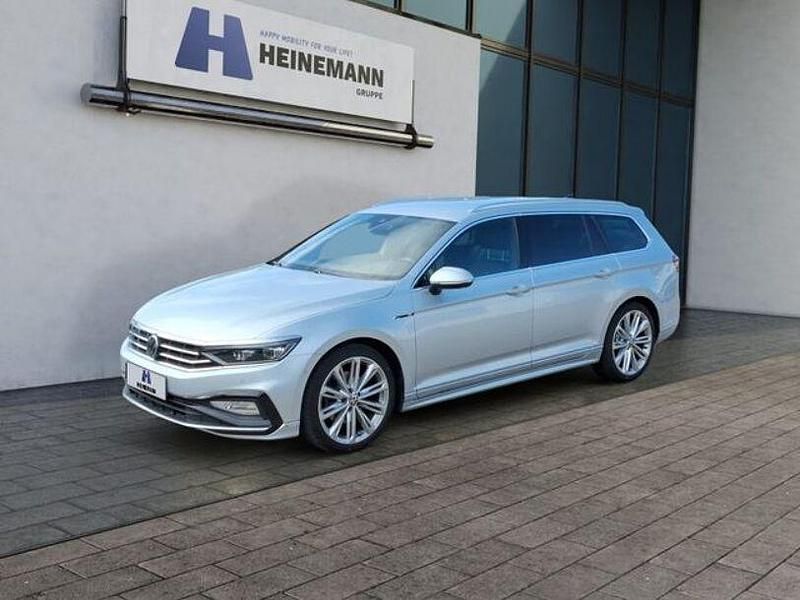 Silber Gebraucht 2022 VW Passat Elegance Kombi | 29.450 € (Etwas zu teuer) - Bild 1/4