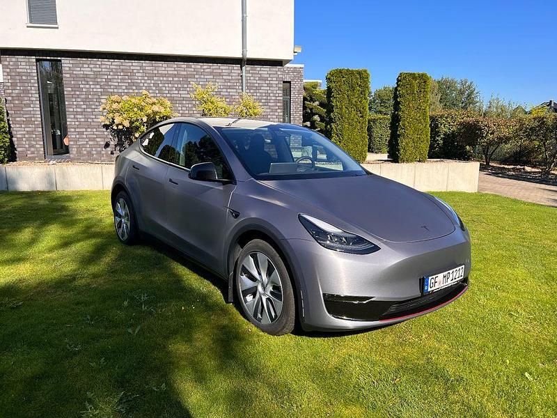 Weiß Gebraucht 2022 Tesla Model Y SUV | 43.990 € (Teuer) - Bild 1/4