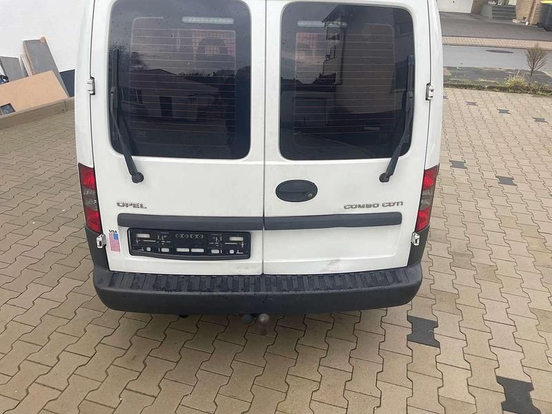 Gebraucht Opel Combo 65 PS (47 kW) 2009 Weiß Van / Kleinbus