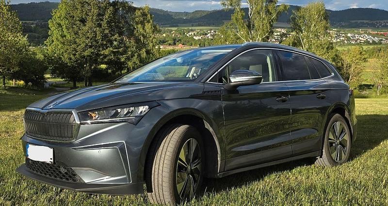 Grau Gebraucht 2021 Skoda Enyaq iV SUV | 26.300 € (Superpreis) - Bild 1/4