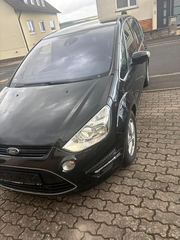 Gebraucht Ford S-MAX S 163 PS (119 kW) 2013 Schwarz Van / Kleinbus