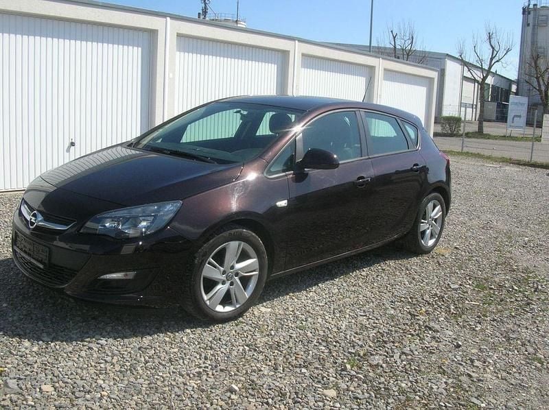 Gebraucht Opel Astra Edition 131 PS (96 kW) 2013 Braun Limousine