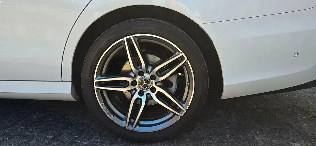 Second-hand Mercedes E220 AMG 194 CP (142 kW) 2020 Alb Berlinǎ