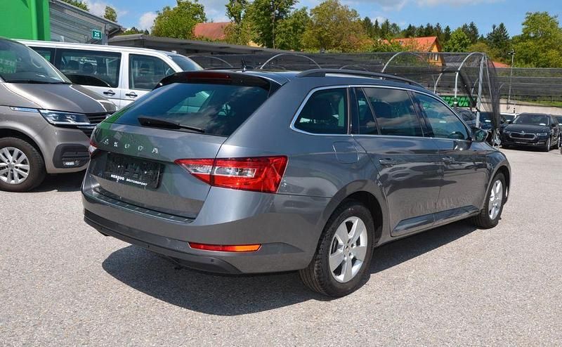 Gebraucht Skoda Superb 150 PS (110 kW) 2021 Grau Kombi