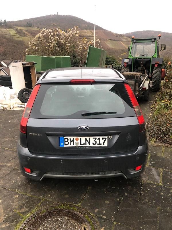 Gebraucht Ford Fiesta 103 PS (75 kW) 2005 Grau Kleinwagen