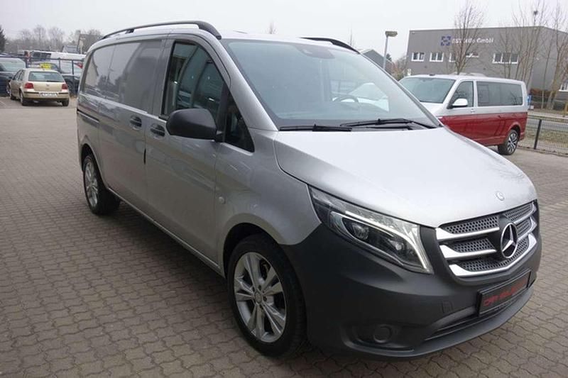 Usado Mercedes Vito 190 HP (139 kW) 2016 Prateado Van
