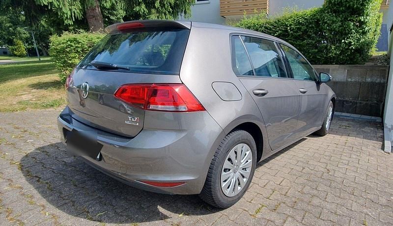 Second-hand VW Golf VII Trendline 105 CP (77 kW) 2013 Gri Berlinǎ