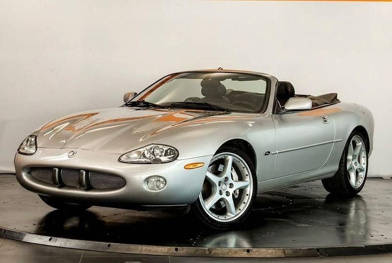 Silber Gebraucht 2000 Jaguar XKR S Cabrio | 26.900 € - Bild 1/4