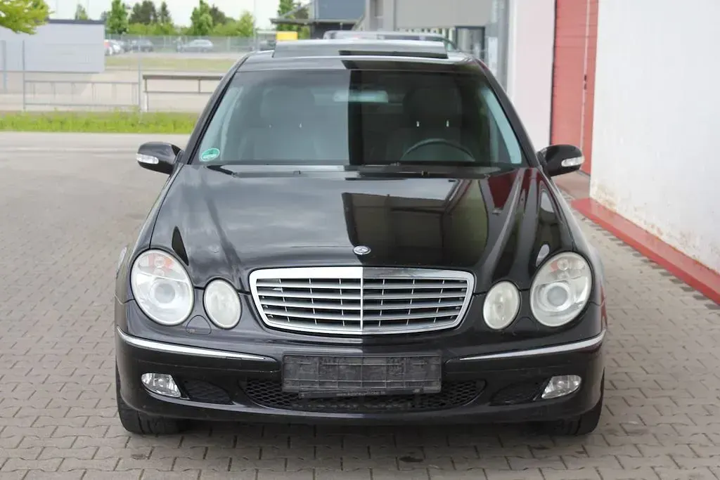 Gebraucht Mercedes E240 Elegance 177 PS (130 kW) 2004 197u obsidianschwarz metallic Limousine