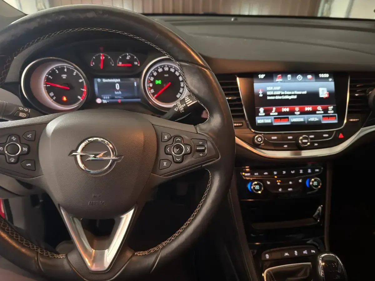 Gebraucht Opel Astra Innovation 200 PS (147 kW) 2016 Rot Limousine