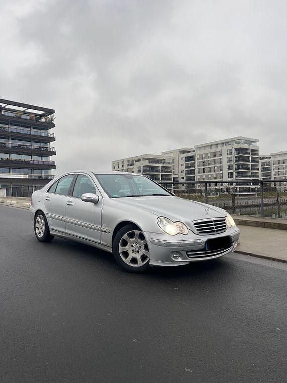 Second-hand Mercedes C280 231 CP (169 kW) 2006 Argintiu Berlinǎ
