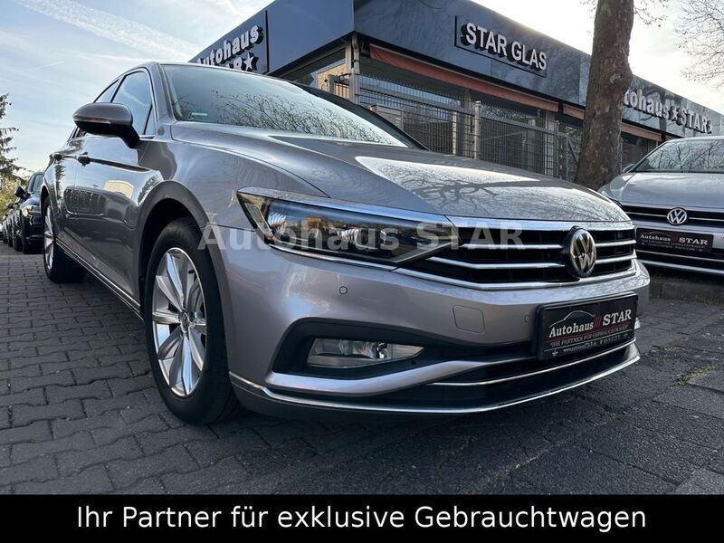 Silber Gebraucht 2020 VW Passat Elegance Limousine | 17.900 € (Fairer Preis) - Bild 1/4