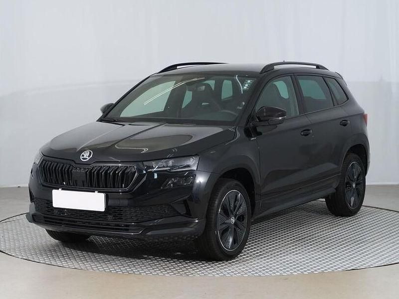 Schwarz Gebraucht 2024 Skoda Karoq SportLine SUV | 30.940 € (Fairer Preis) - Bild 1/4