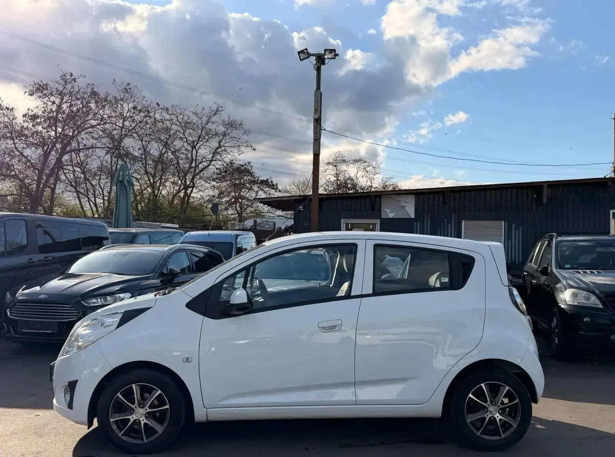 Gebraucht Chevrolet Spark LS 68 PS (50 kW) 2013 Weiß Kleinwagen