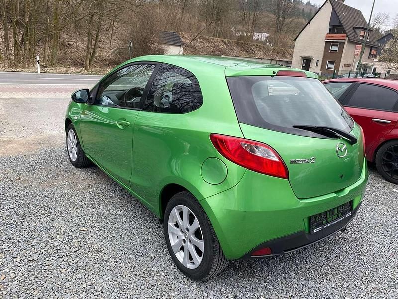 Gebraucht Mazda 2 Inclusive 75 PS (55 kW) 2010 Metisgrün metallic Kleinwagen