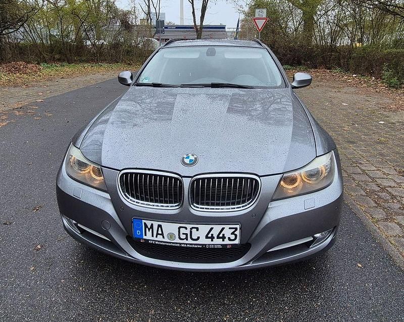 Gebraucht BMW 320 Exclusive 184 PS (135 kW) 2011 Grau Kombi